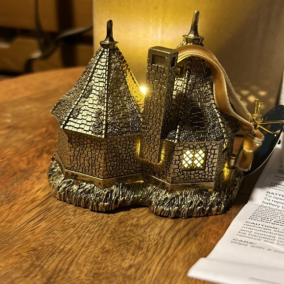 Pottery Barn Teen Harry Potter Hagrid’s light up Hut ornament BNIB SO NEAT! - Picture 2 of 10